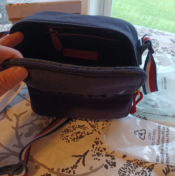 Tommy Hilfiger Bag - Picture 6 of 10